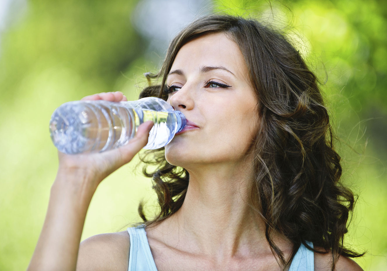 Beber água em excesso no treino pode ser tão perigoso quanto a desidratação