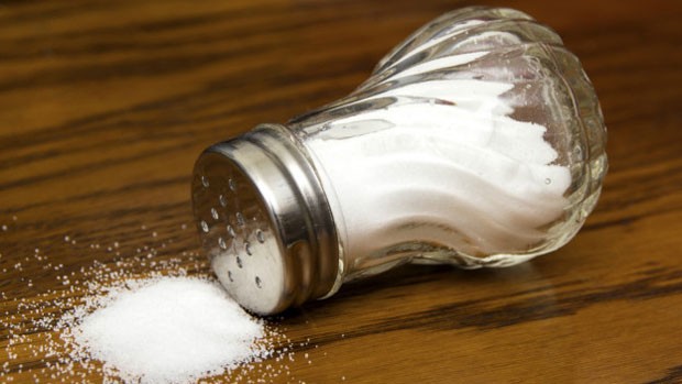 Qual é a diferença entre sal e sódio?